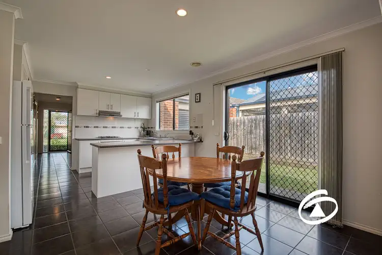 Second view of Homely house listing, 6 Samchelle Place, Pakenham VIC 3810
