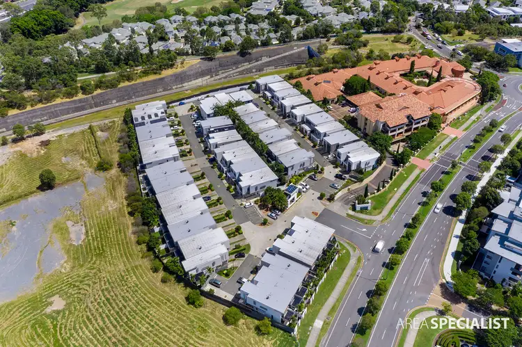 8/2 The Gardenway, Robina QLD 4226
