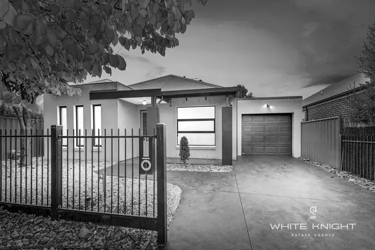 31 Lambertia Loop, Caroline Springs VIC 3023