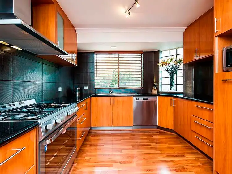182 Illawarra Crescent, Ballajura WA 6066