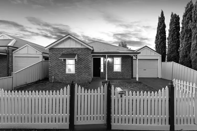4 Millstream Way, Caroline Springs VIC 3023