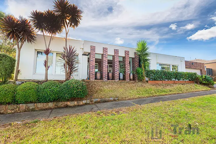 29 Half Moon Crescent, Pakenham VIC 3810