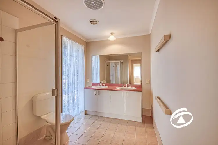 Fifth view of Homely house listing, 1 Croxley Place, Narre Warren South VIC 3805