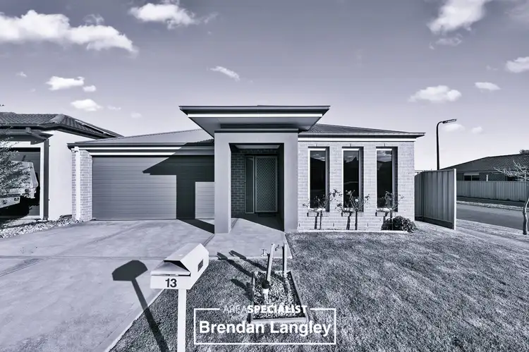 13 Hamish Avenue, Pakenham VIC 3810