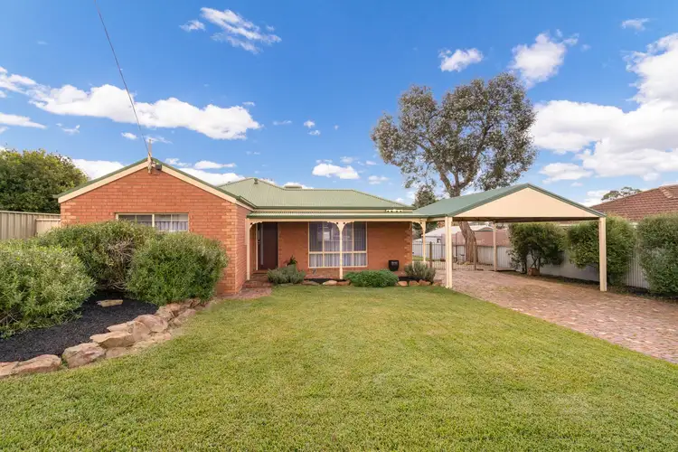 16 Howell Crescent, Kangaroo Flat VIC 3555
