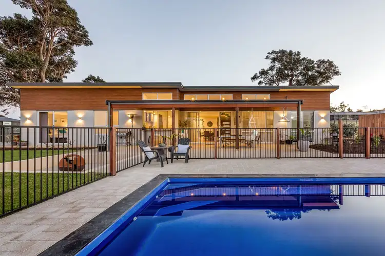 10 Kinross Loop, Quindalup WA 6281