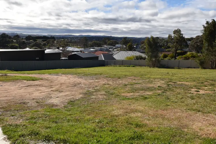 8A Hatton Drive, Yass NSW 2582