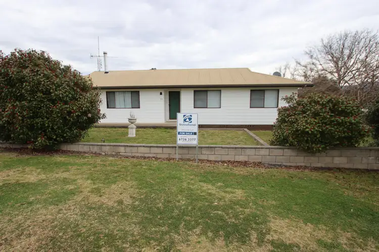 95 Martin Street, Tenterfield NSW 2372