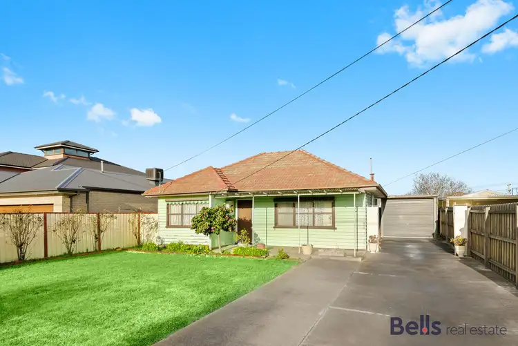 32 Raymond Street, Sunshine West VIC 3020