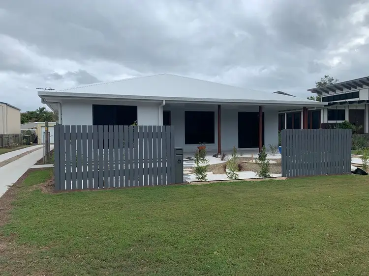 6 Johnson Avenue, Seaforth QLD 4741