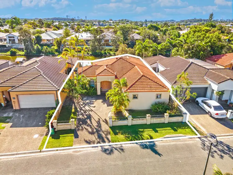 35 Gardendale Crescent, Burleigh Waters QLD 4220