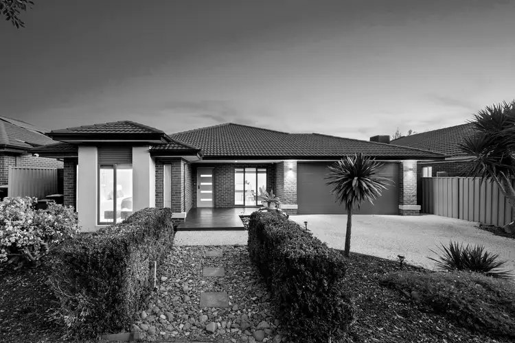 22 Kunuka Circuit, Caroline Springs VIC 3023