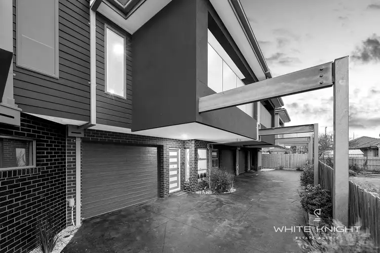 2/4 Graceburn Grove, St Albans VIC 3021