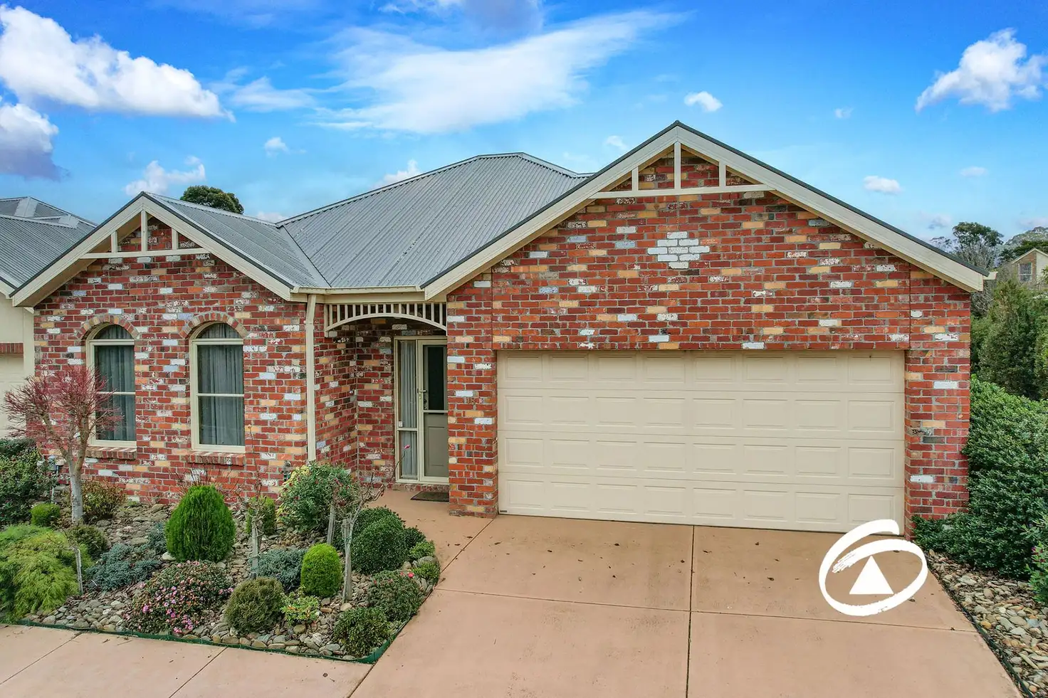 Main view of Homely townhouse listing, 18/1 Malouf Court, Pakenham VIC 3810