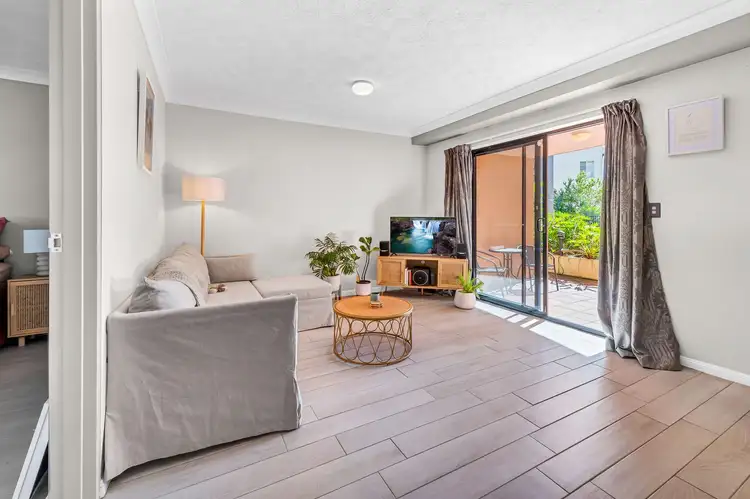 Fourth view of Homely unit listing, 2/10-12 Darrambal Street, Chevron Island QLD 4217