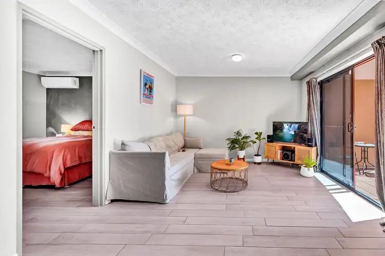 Fifth view of Homely unit listing, 2/10-12 Darrambal Street, Chevron Island QLD 4217
