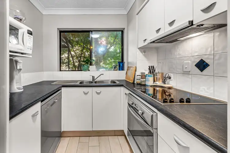 Sixth view of Homely unit listing, 2/10-12 Darrambal Street, Chevron Island QLD 4217