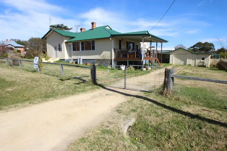 138 Douglas Street, Tenterfield NSW 2372