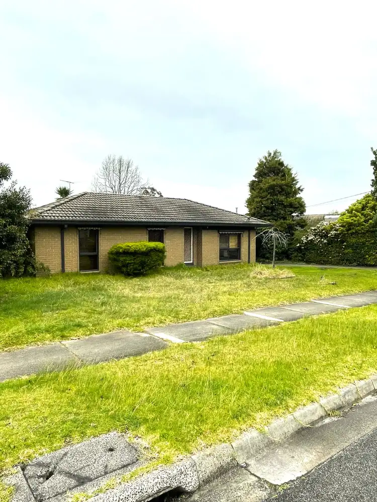 8 Atkins Road, Pakenham VIC 3810