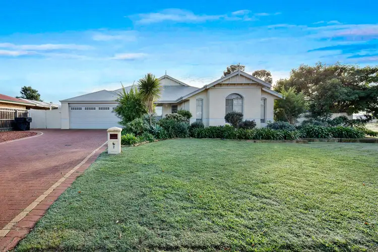 2 Country Road, Pinjarra WA 6208