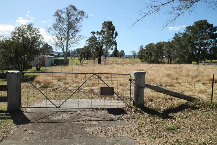 12 Casino Road, Tenterfield NSW 2372