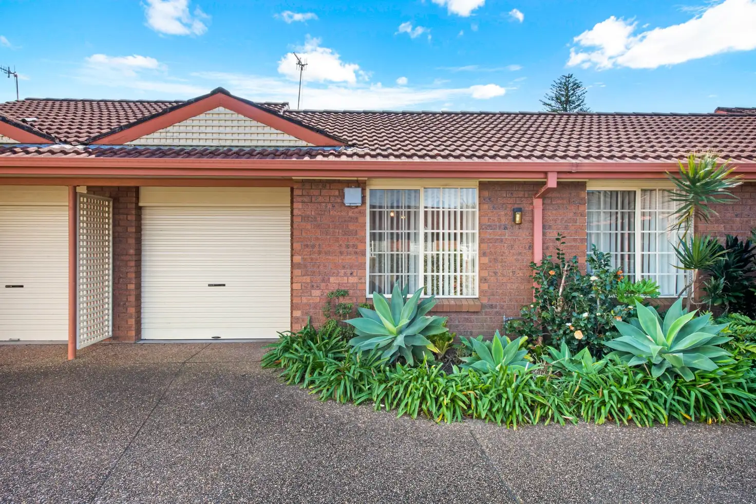 Main view of Homely villa listing, 2/40-44 Nirvana Street, Long Jetty NSW 2261