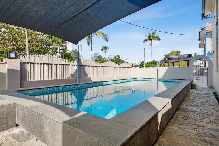4/211 Lake Street, Cairns North QLD 4870