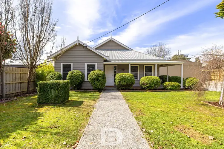 24 Morris Road, Woodend VIC 3442