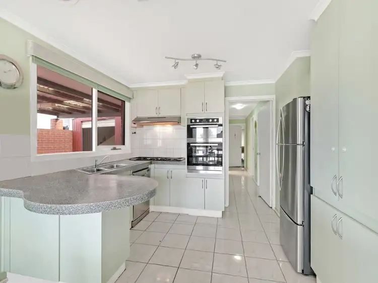 Fifth view of Homely house listing, 2 Amott Court, Aspendale Gardens VIC 3195