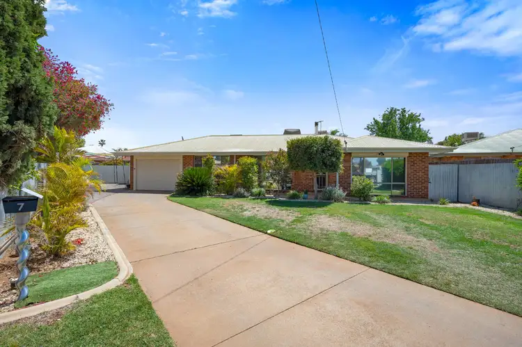 7 Eccles Place, Hannans WA 6430