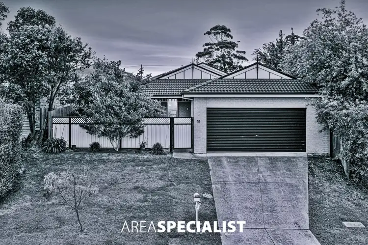 19 Kathryn Close, Pakenham VIC 3810