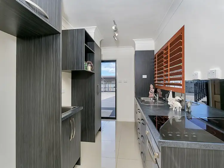 2/1 Sandown Close, Woree QLD 4868