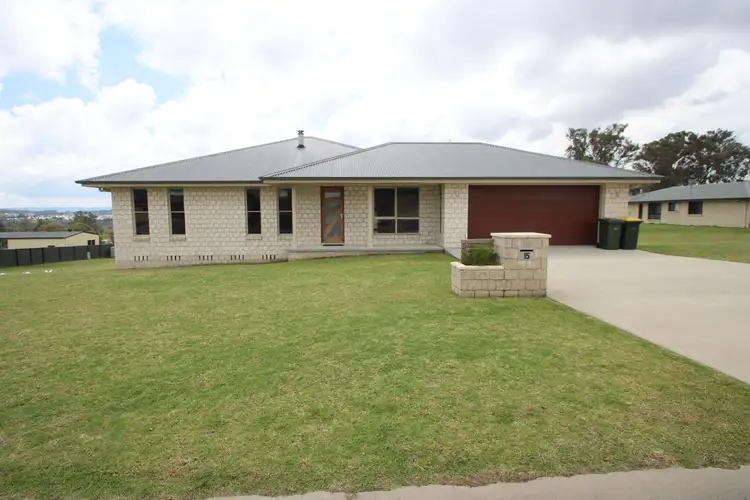 15 Parkes Drive, Tenterfield NSW 2372