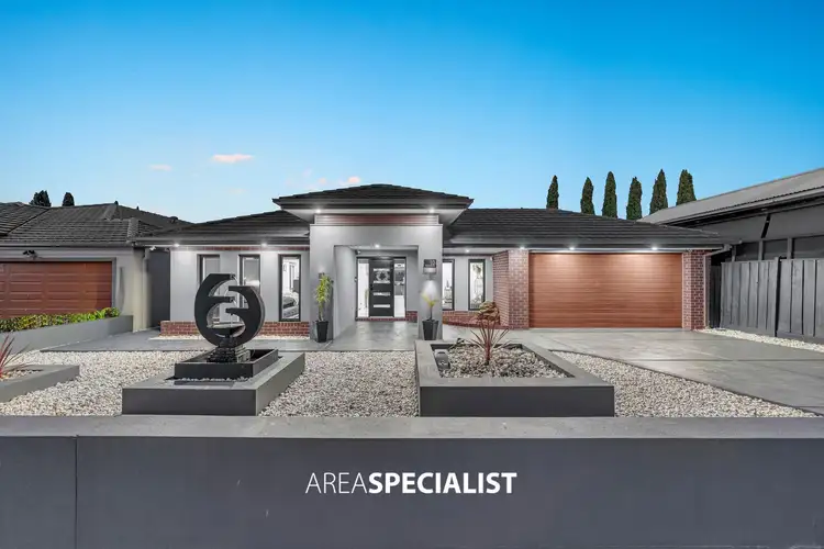 10 Baddeley Circuit, Cranbourne North VIC 3977