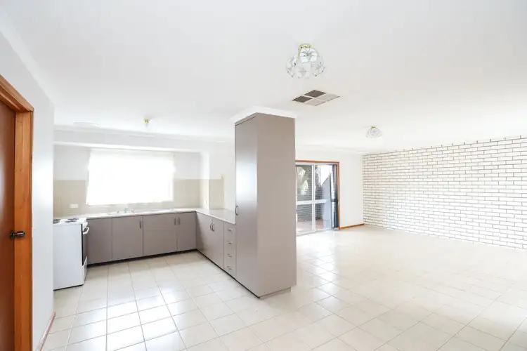 Fifth view of Homely unit listing, 2/17 Whittaker Crescent, Red Cliffs VIC 3496