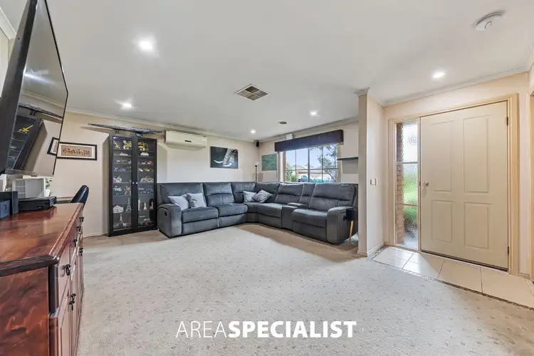 Sixth view of Homely house listing, 8 Capri Court, Pakenham VIC 3810