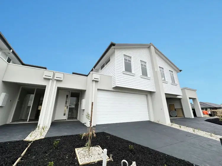 Main view of Homely townhouse listing, 6 Fairmont Crescent, Fraser Rise VIC 3336