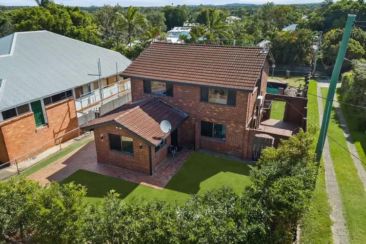 11 Sunday Street, Shorncliffe QLD 4017