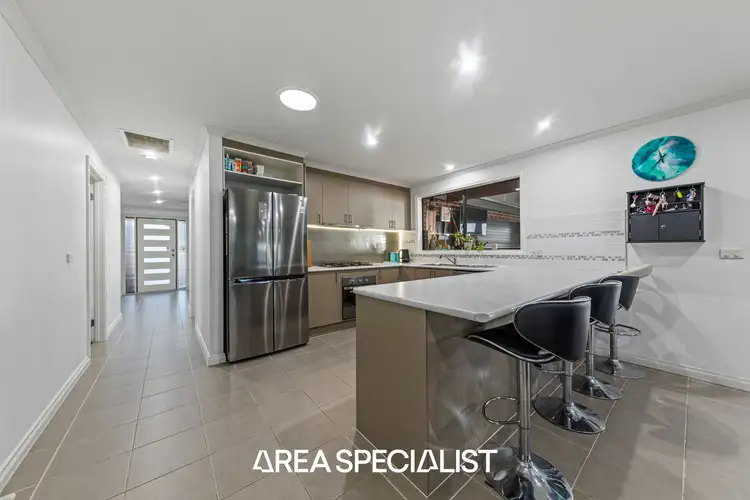 Third view of Homely house listing, 14 Lorikeet Court, Pakenham VIC 3810