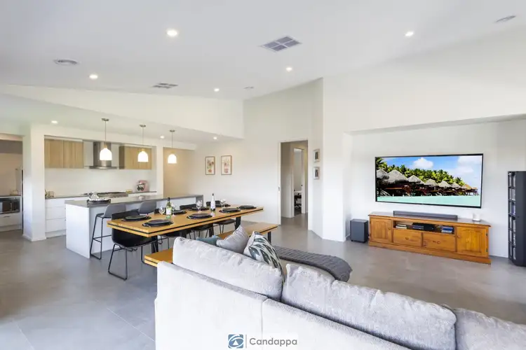 16 Tara Grove, Drouin VIC 3818