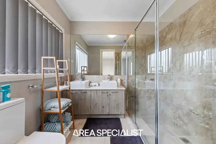 Seventh view of Homely house listing, 4 Kham Court, Pakenham VIC 3810