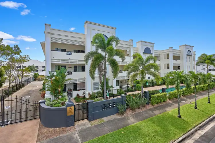 2/304-308 Lake Street, Cairns North QLD 4870
