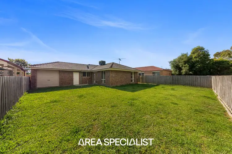 Fifth view of Homely house listing, 17 Rossi Close, Pakenham VIC 3810
