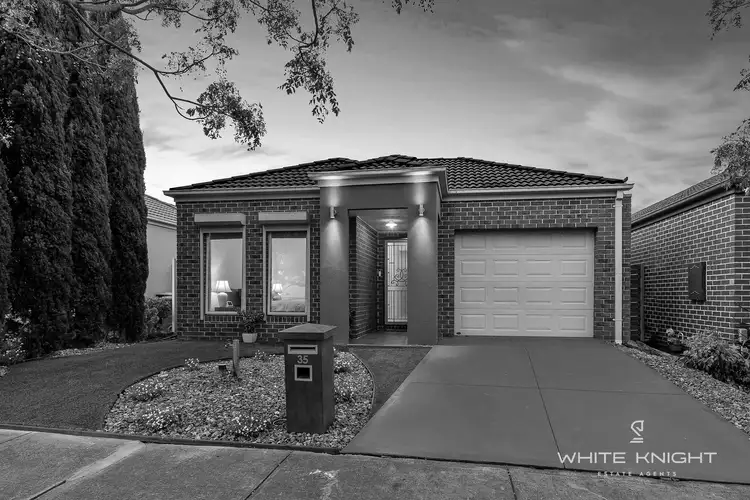 35 Daly Circuit, Caroline Springs VIC 3023
