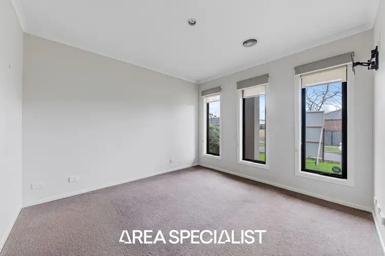 Fifth view of Homely house listing, 8 Fleuve Rise, Clyde North VIC 3978