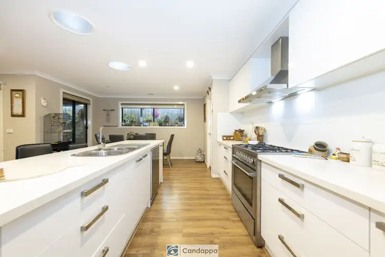 Sixth view of Homely house listing, 10 Chaucer Way, Drouin VIC 3818