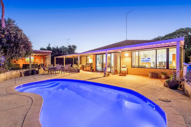 50 Floribunda Avenue, Halls Head WA 6210