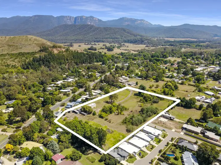 8 McCullough Street, Porepunkah VIC 3740