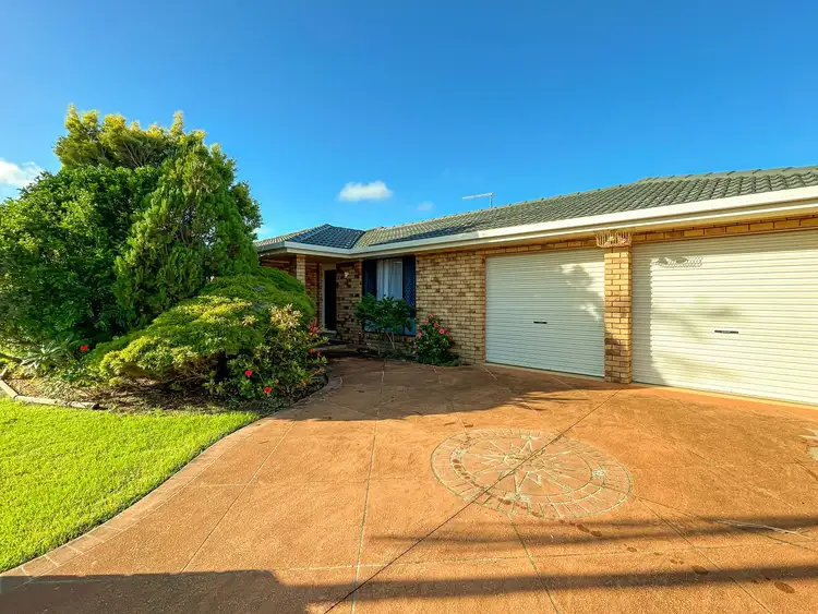 32 Dolphin Drive
