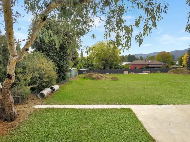 7 Wood Street, Porepunkah VIC 3740